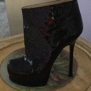 Black bootie Yvette St. Laurent
